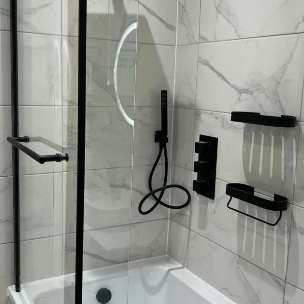 Carrara White Gloss Marble Effect Vitrified Ceramic Tile 60x30cm